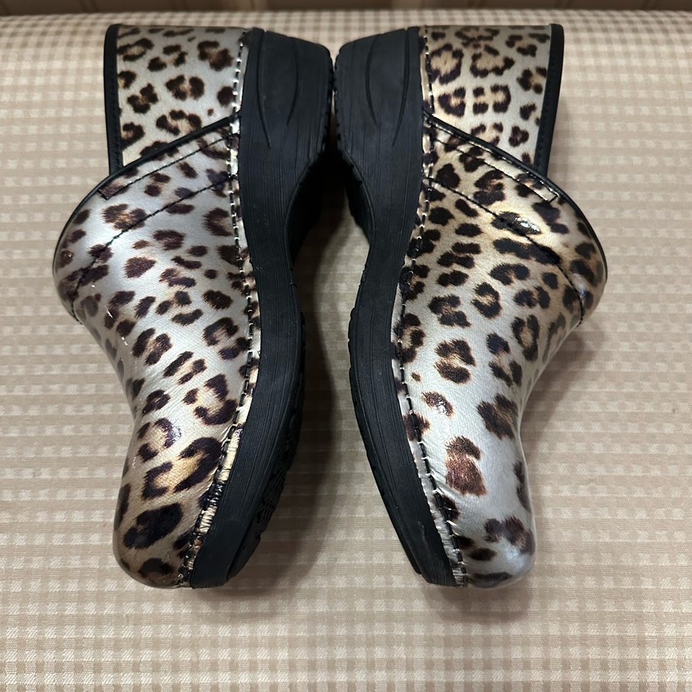 Dansko XP Pro Leopard Clogs size 40